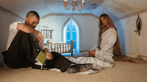 La colaboración entre Tainy y Karol G, titulada "Única", ha logrado mantenerse en la cima del chart General de Colombia durante siete semanas consecutivas. Este hito refuerza la influencia del productor en el mercado musical del país. - Créditos prensa