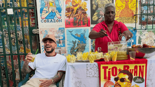 El artista urbano interpretando salsa en el corazón de Cali. Créditos: Instagram/ ryancastrro