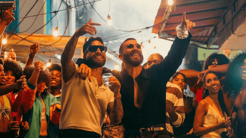 Maluma y Manuel Turizo en el video de "Apambichao"