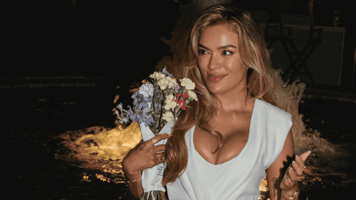 Karol G a la salida del Vogue World 2025