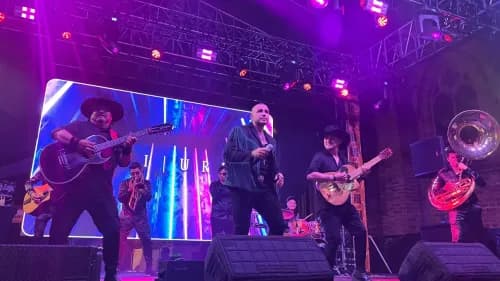 Jessi Uribe en el primer showcase de Los Premios Heat en Medellín. Foto: Santiago Jiménez.