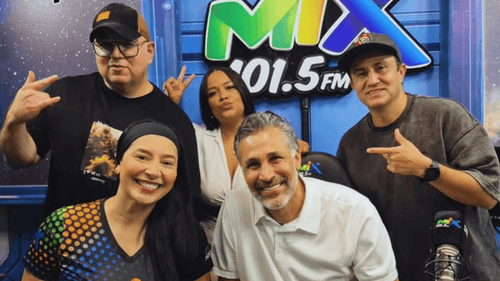 Equipo de Aquí nadie responde, de Mix Radio Cali, junto a Mario Alberto Yepes